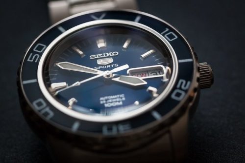 часы seiko крупным планом