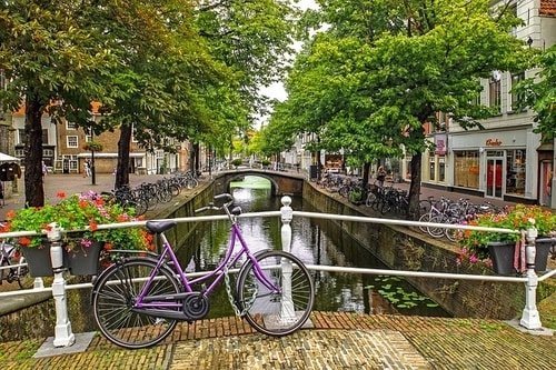 bike and amsterdam canal