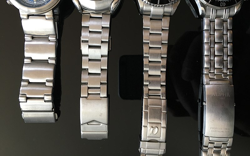 types of watch straps: different stainless steel watch bracelets